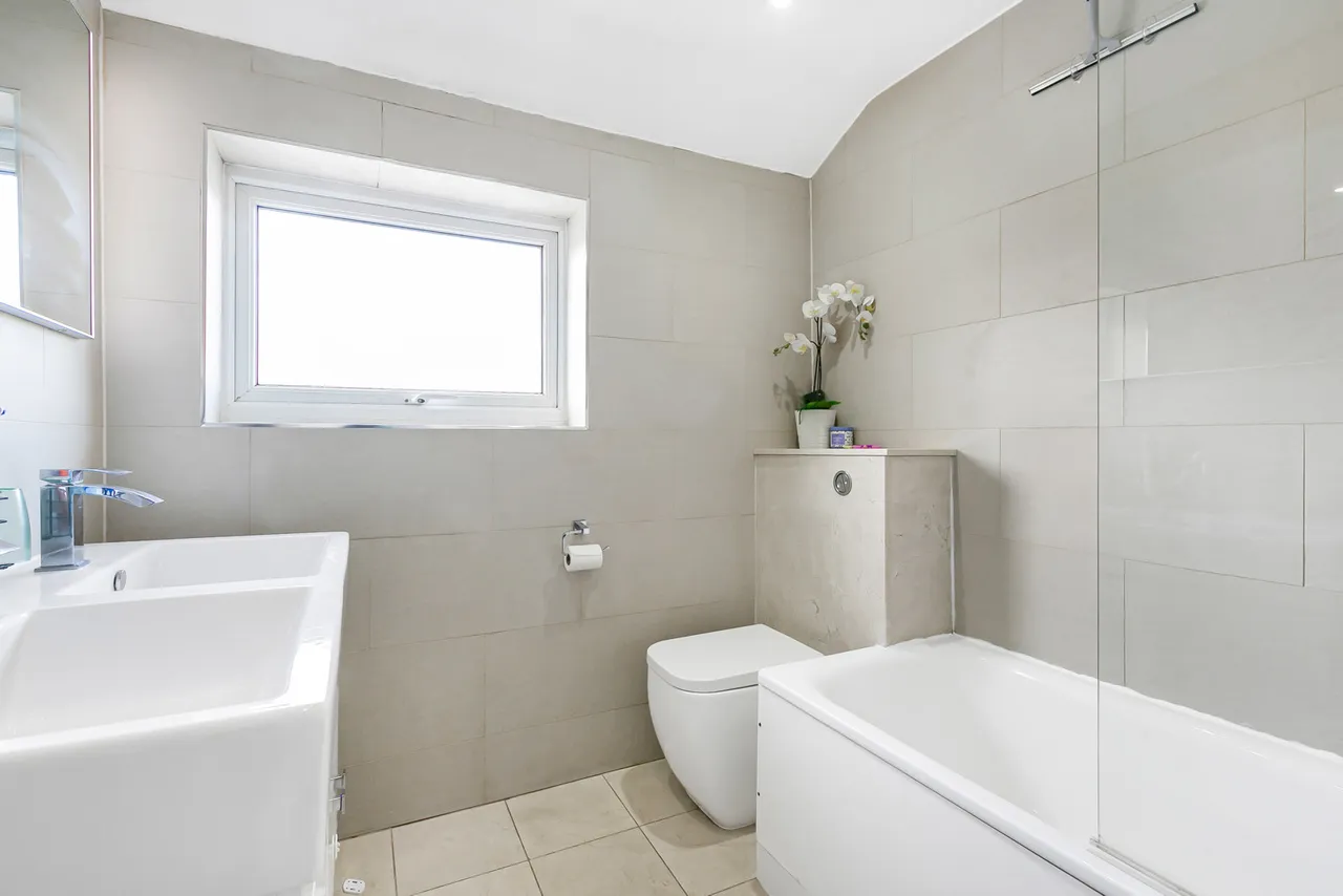 Wavendene Avenue, Egham, TW20, photo 19