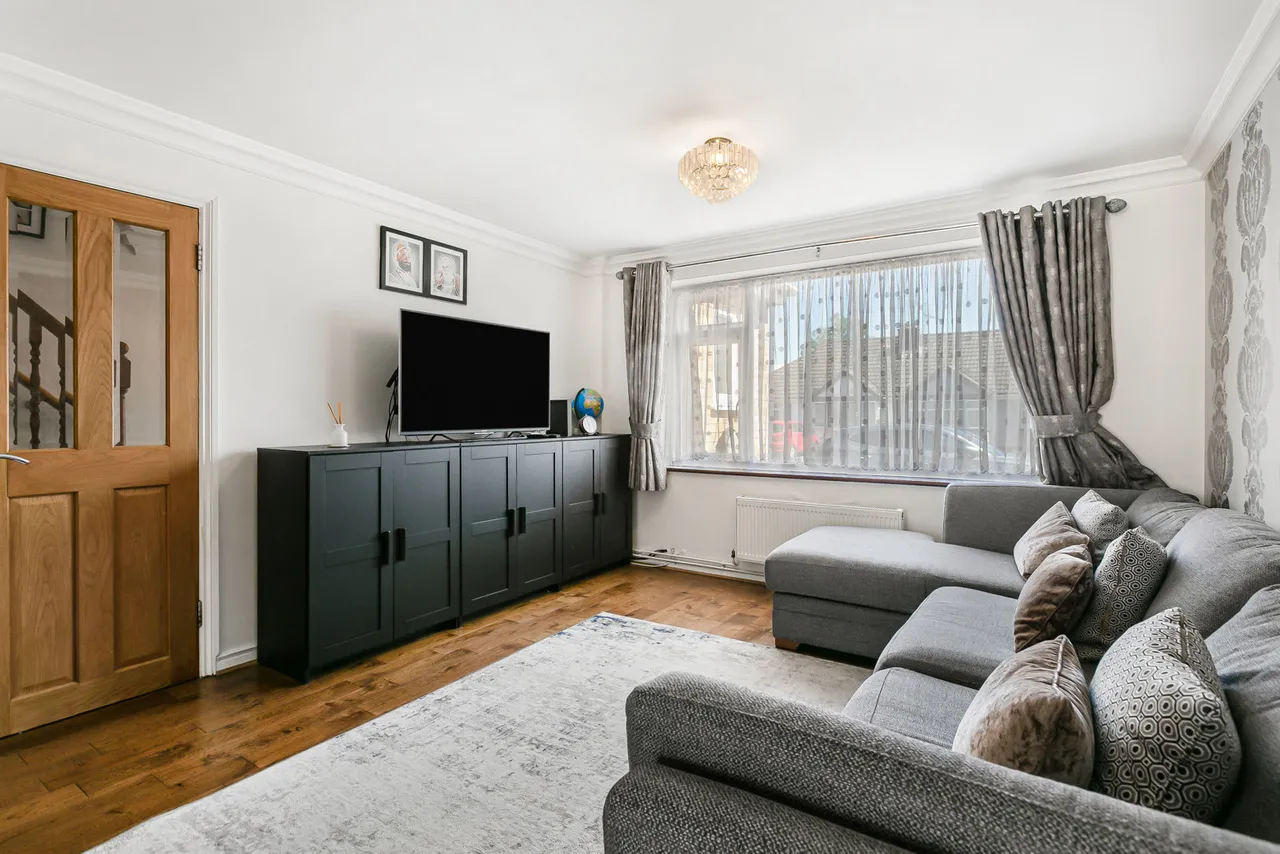 Wavendene Avenue, Egham, TW20, photo 2