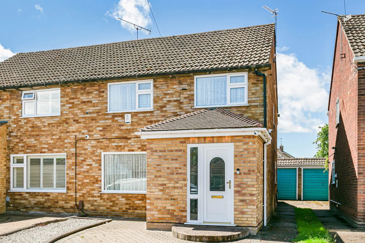 3 bed house for sale, Wavendene Avenue, Egham, TW20