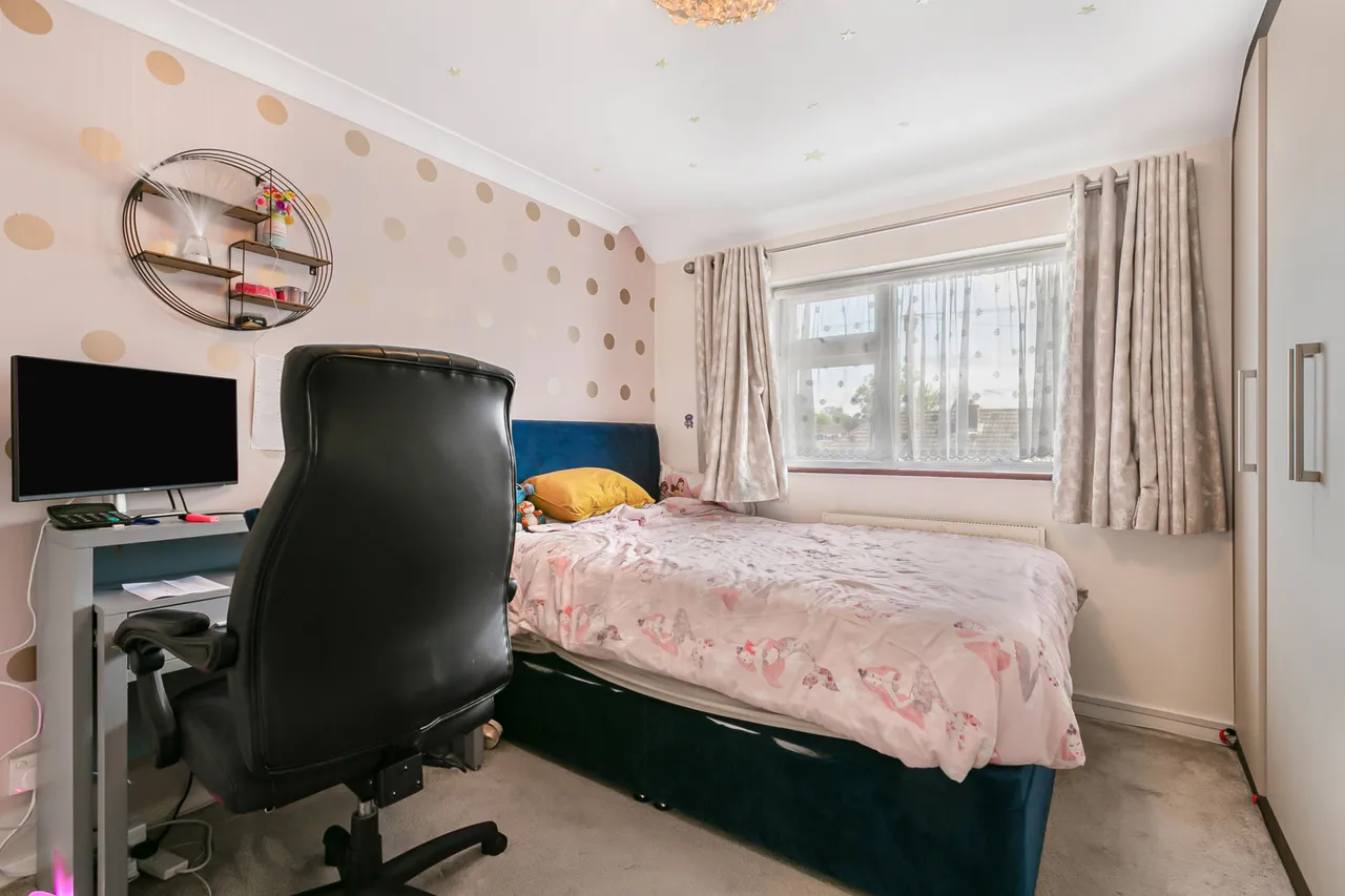 Wavendene Avenue, Egham, TW20, photo 17