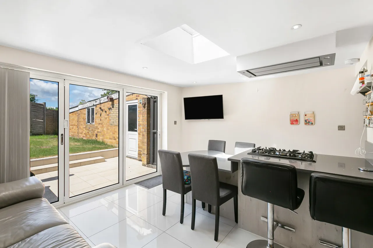 Wavendene Avenue, Egham, TW20, photo 5