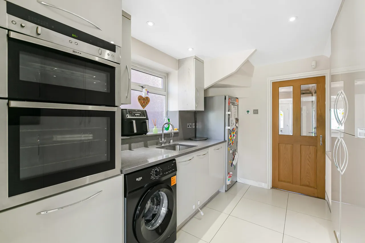 Wavendene Avenue, Egham, TW20, photo 14