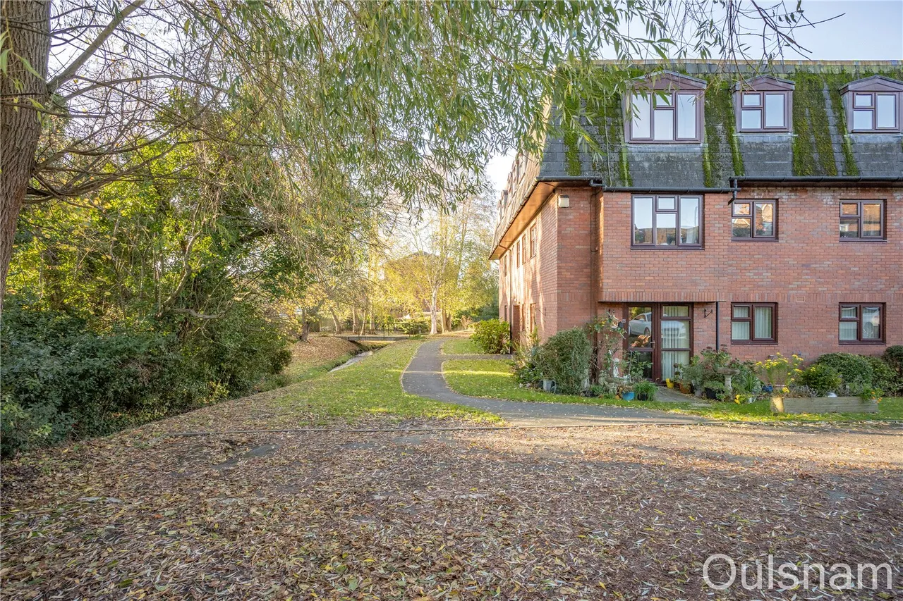 2 bed flat for sale — The Strand, Bromsgrove, Worcestershire, B61 8AB