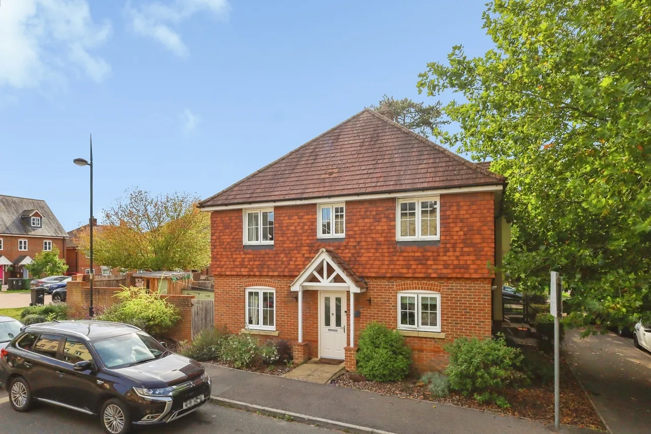 3 bed house for sale, Chichester Road, Hellingly, BN27