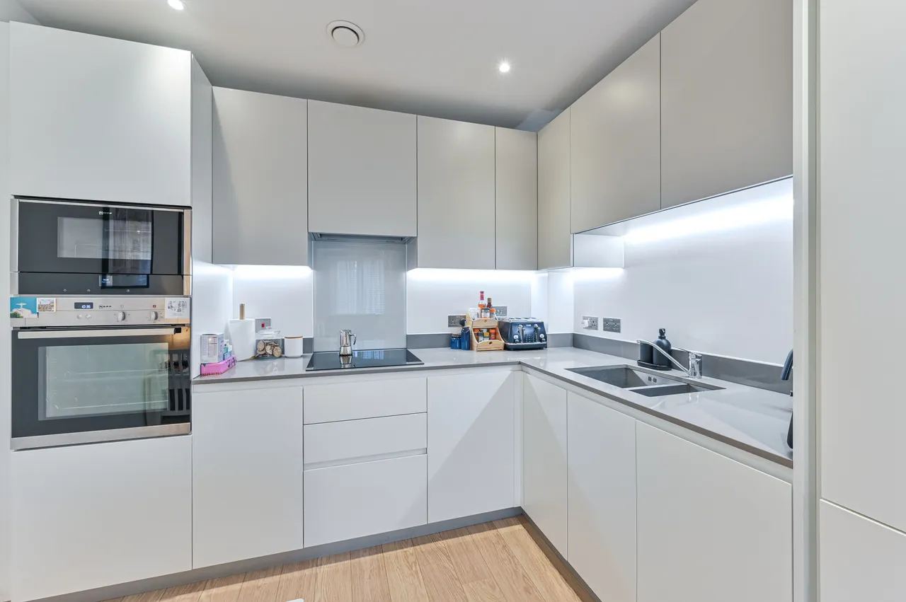 Flat 10, 4 Stockwell Park Walk, London, photo 4