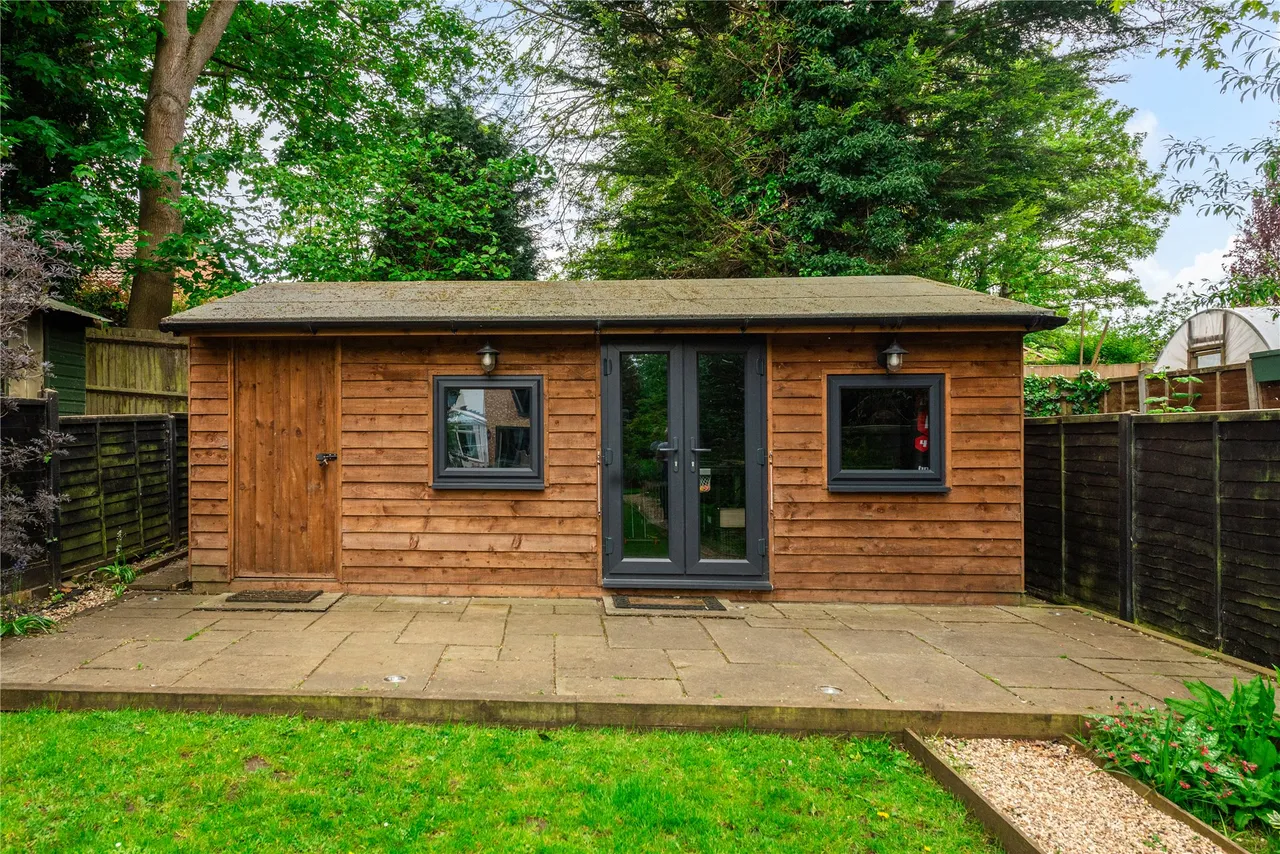 Theydon Avenue, Woburn Sands, MK17, photo 15