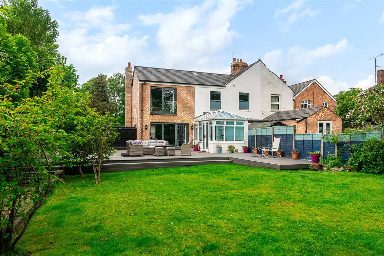4 bed house for sale, Theydon Avenue, Woburn Sands, MK17