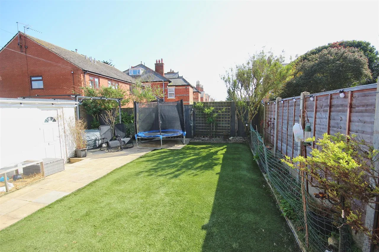 Carlton Avenue, Hornsea, photo 4