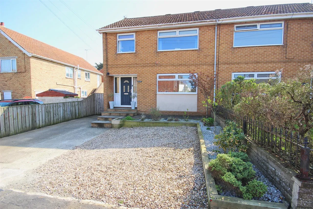 3 bed house for sale — Carlton Avenue, Hornsea