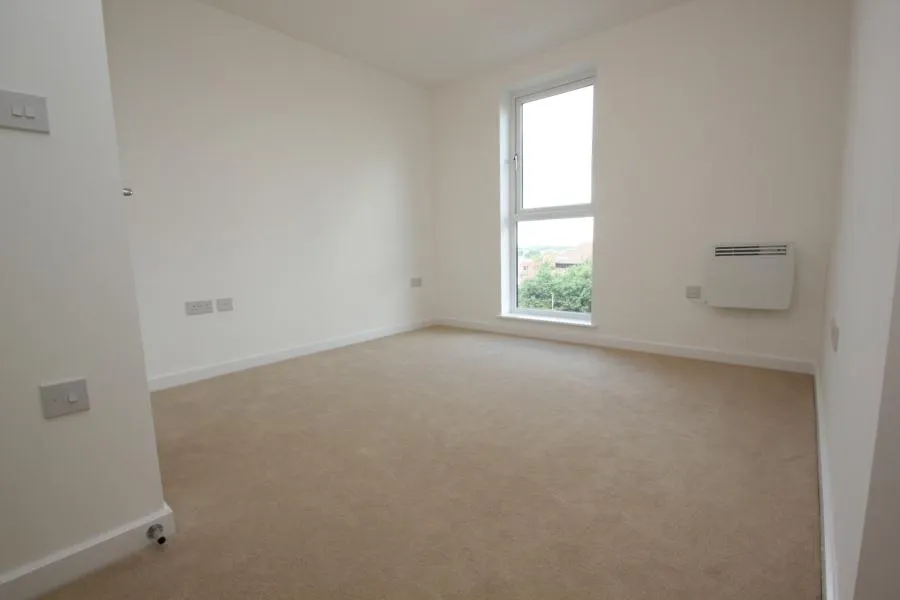 Guildford Road, Woking, GU22, photo 4