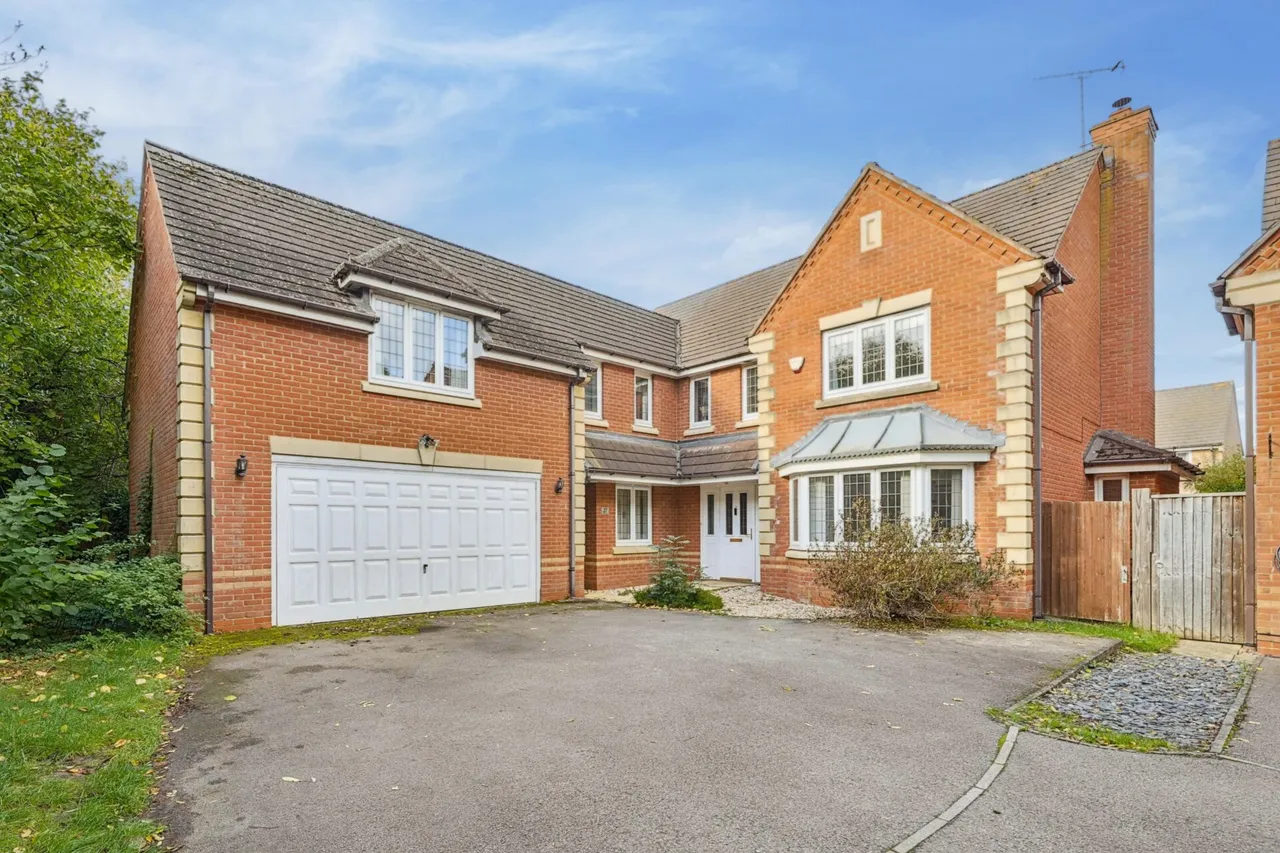 5 bed house for sale, Purslane Drive, Bicester, OX26