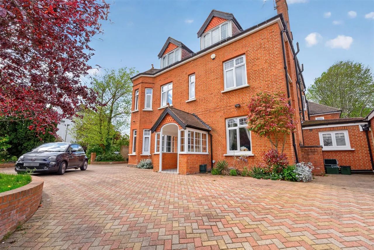 6 bed house for sale, Garden Road, Bromley