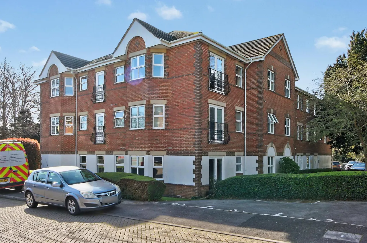 2 bed flat for sale, Norn Hill, Basingstoke, RG21