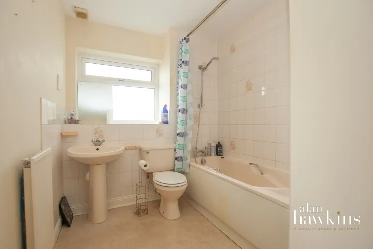 Otter Way, Royal Wootton Bassett, SN4, photo 15