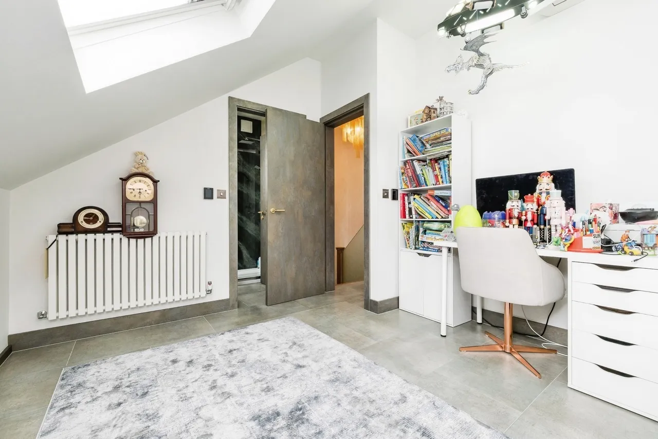 Barton Road, Hornchurch, Essex, RM12, photo 20