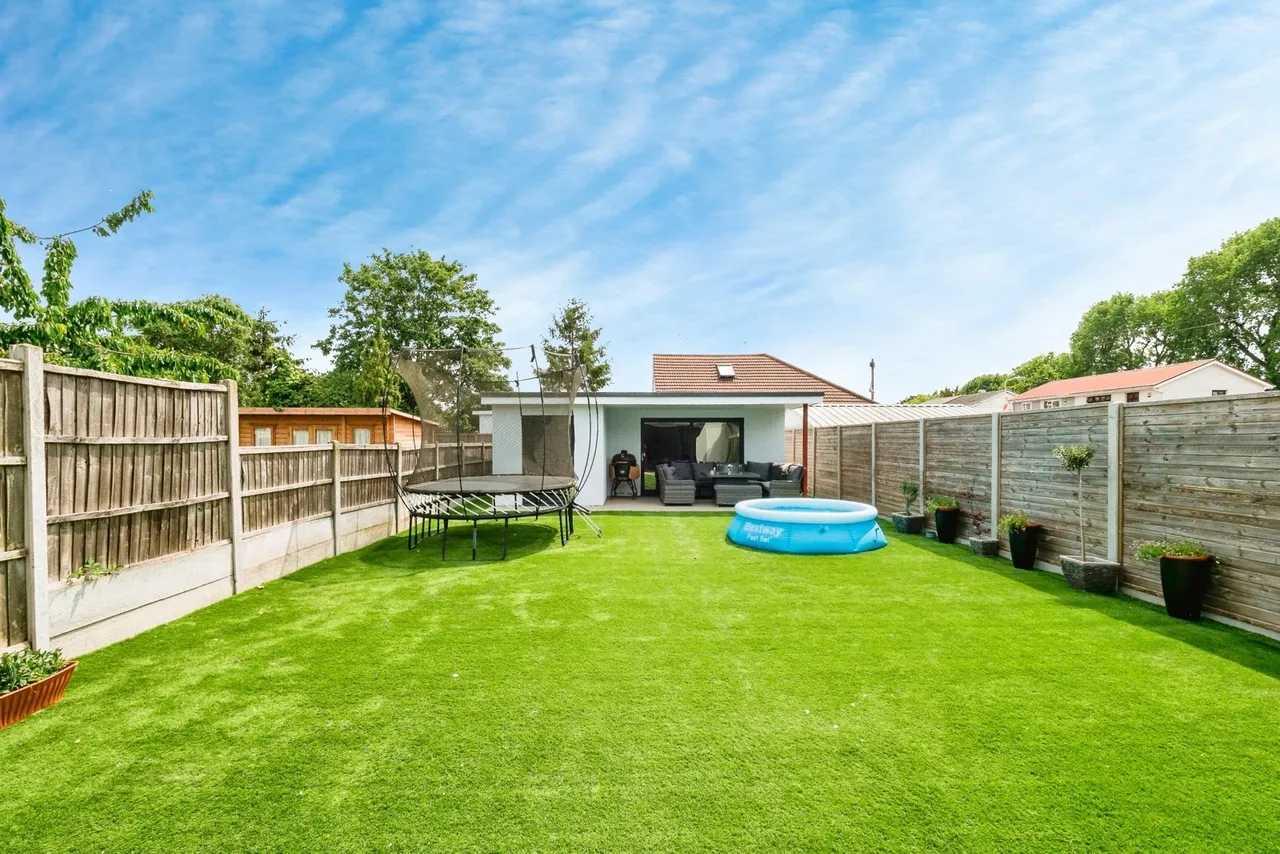 Barton Road, Hornchurch, Essex, RM12, photo 33