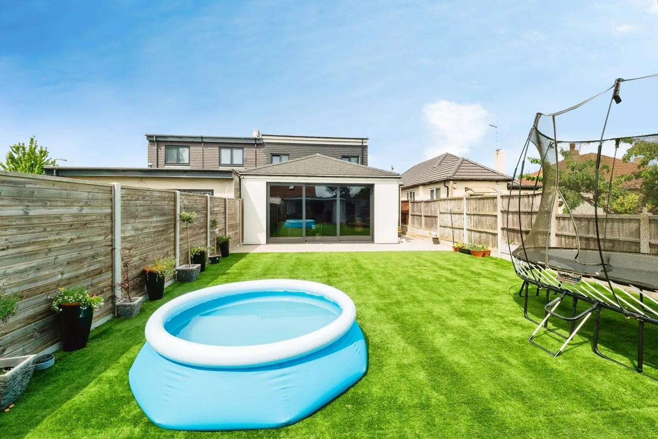 Barton Road, Hornchurch, Essex, RM12, photo 30