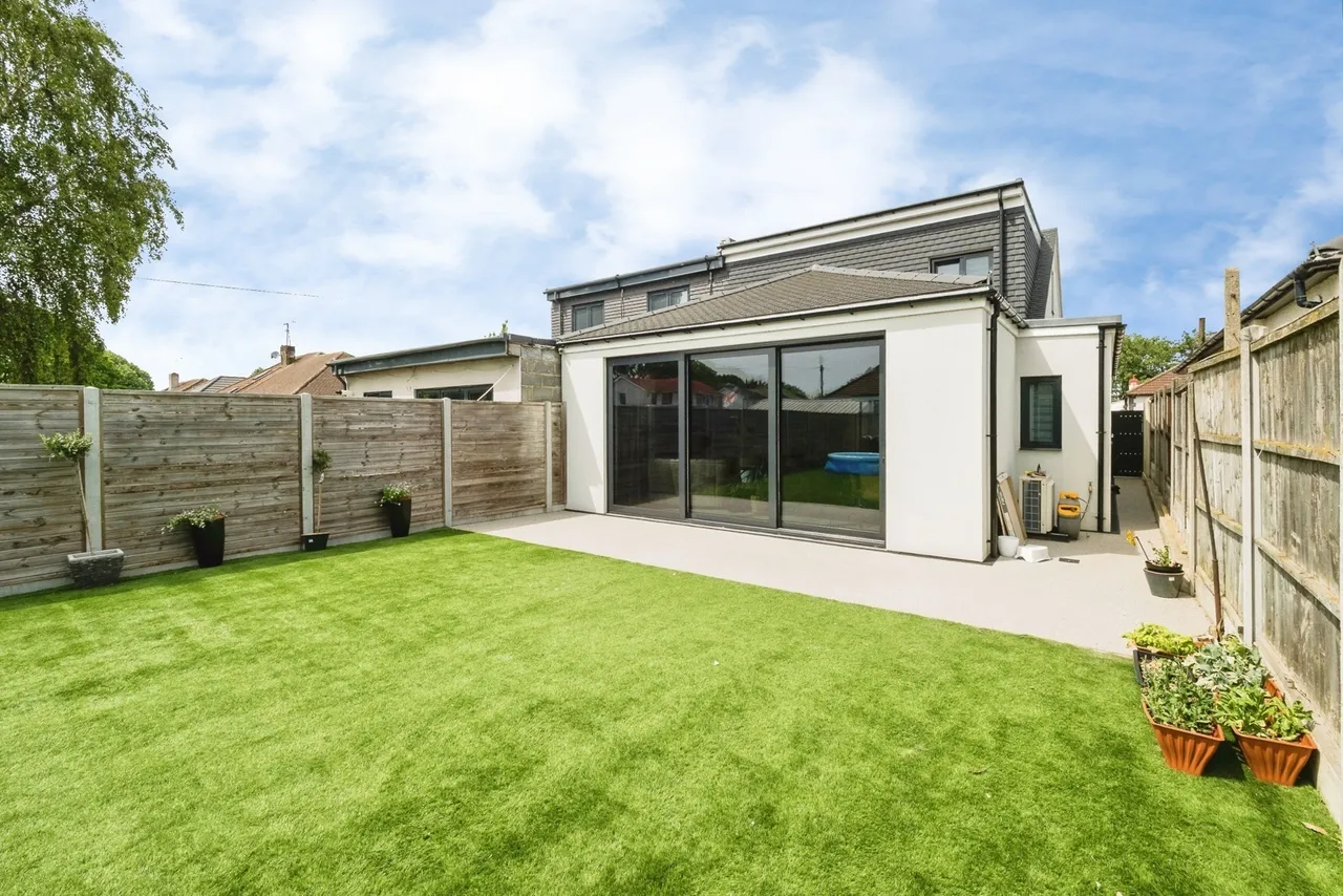 Barton Road, Hornchurch, Essex, RM12, photo 32