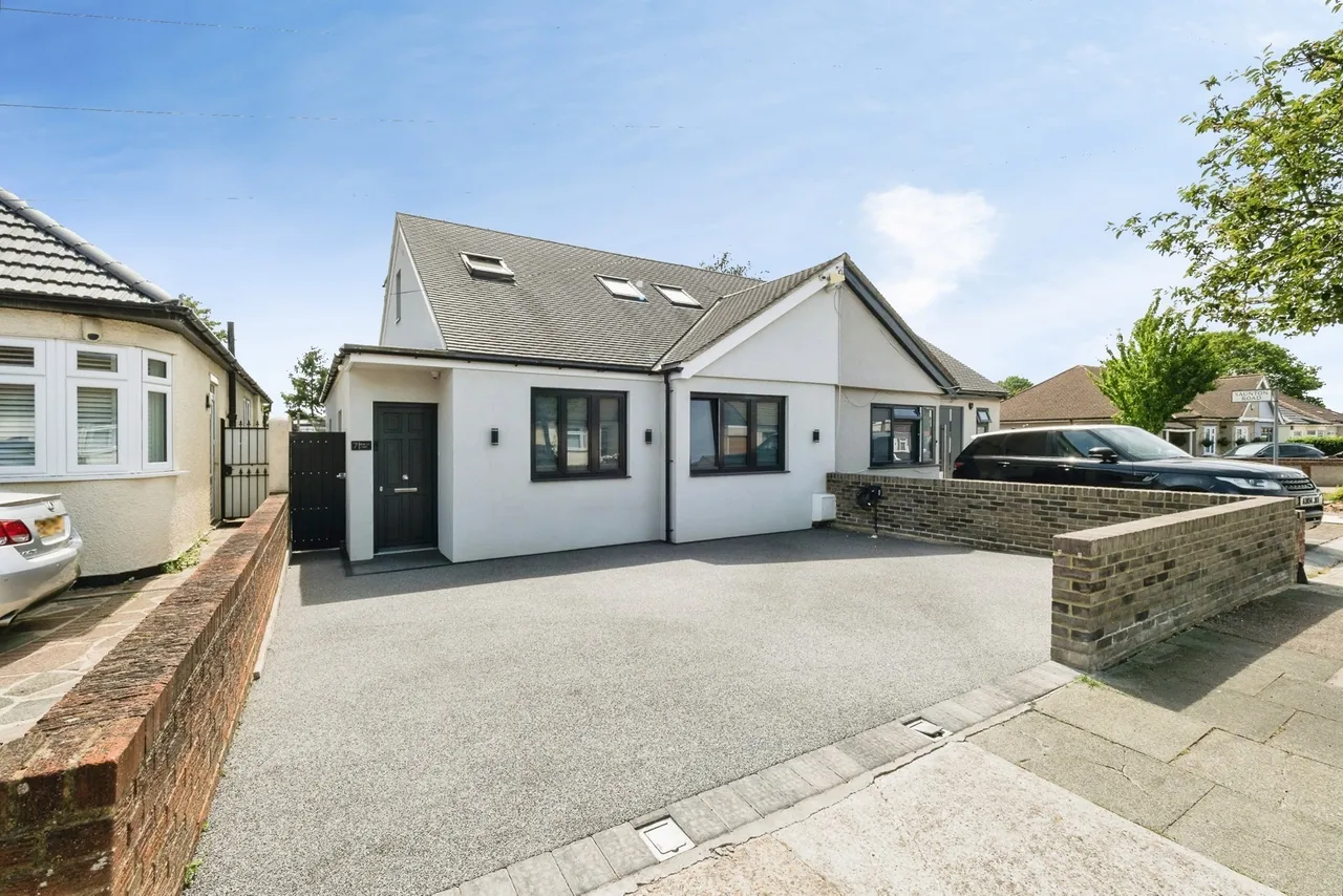 Barton Road, Hornchurch, Essex, RM12, photo 2