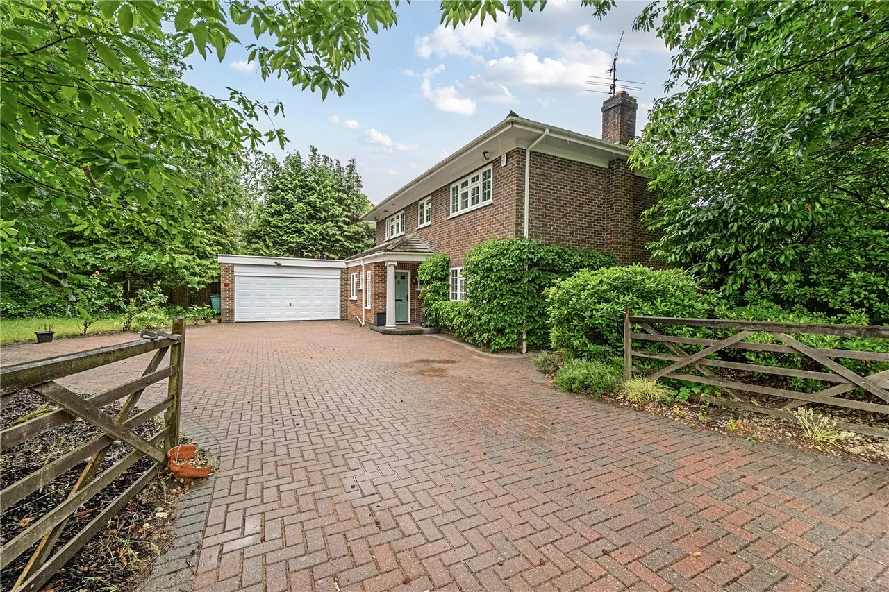 4 bed house for sale — Springfield Road, Camberley, Surrey, GU15 1AB