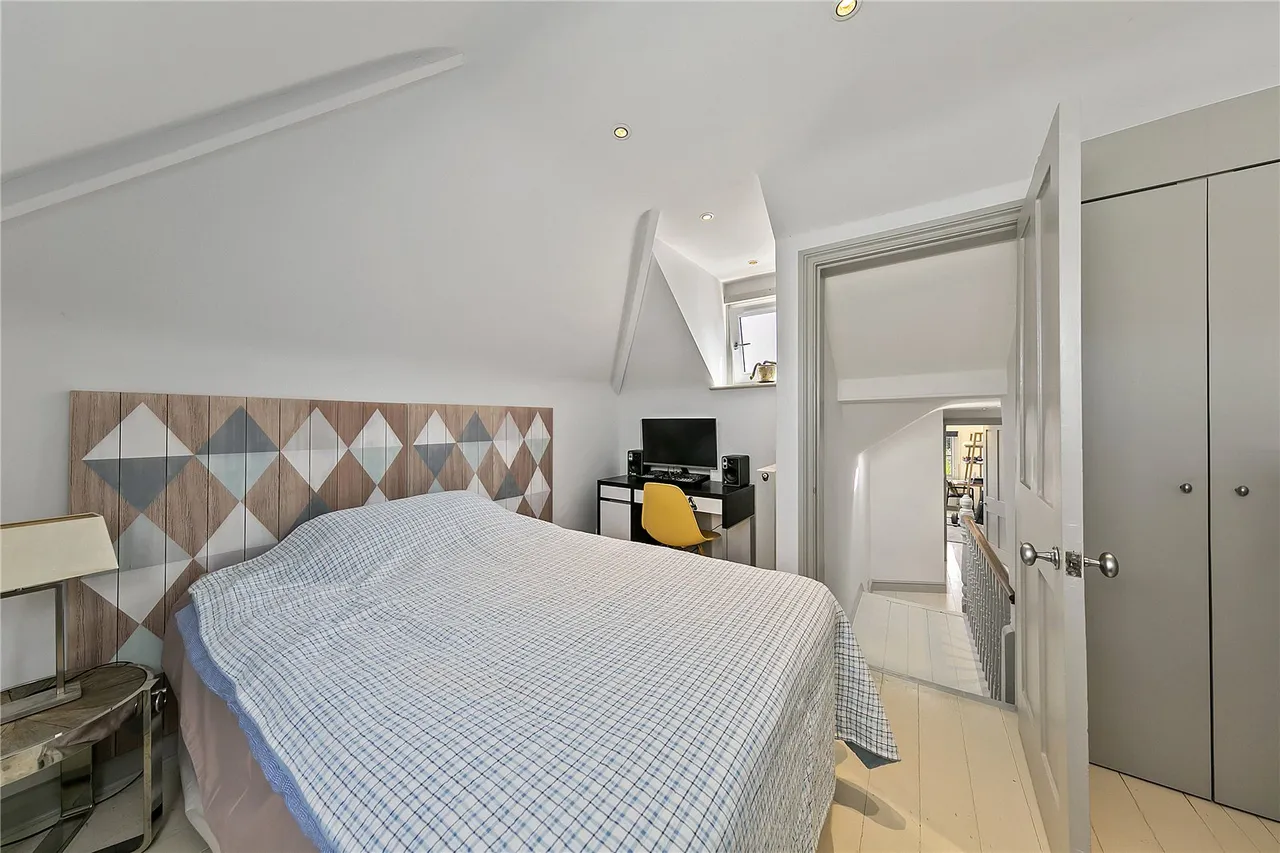 Claremont Road, St Margarets, TW1, photo 13