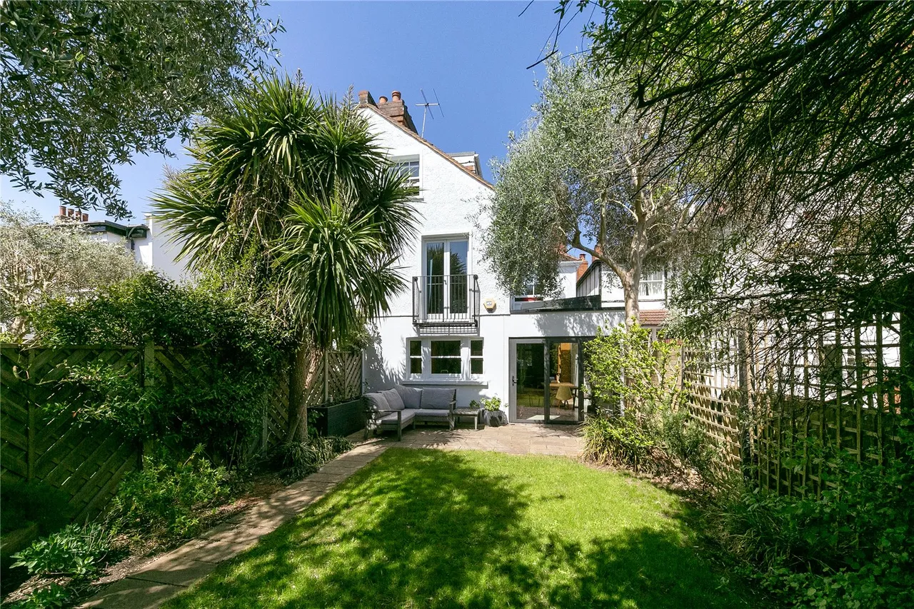 Claremont Road, St Margarets, TW1, photo 8