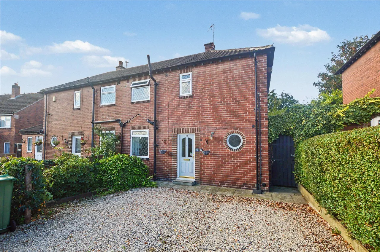 2 bed house for sale, Windsor Crescent, Rothwell, LS26