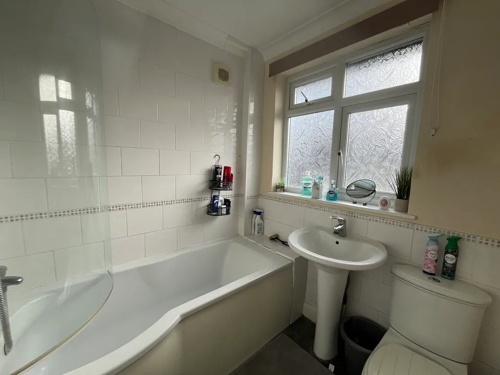 London Road, Aston Clinton, HP22, photo 5