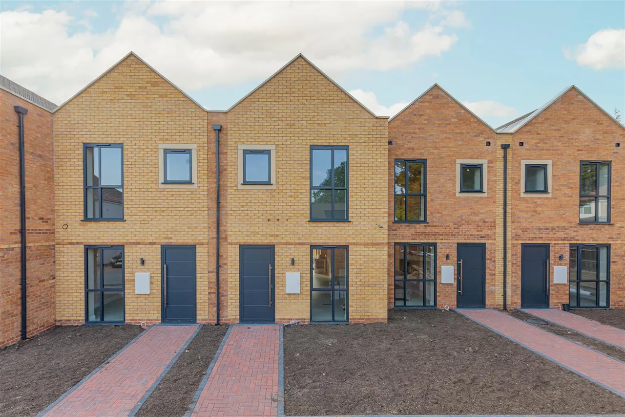 3 bed house for sale, North Drive, Hounslow