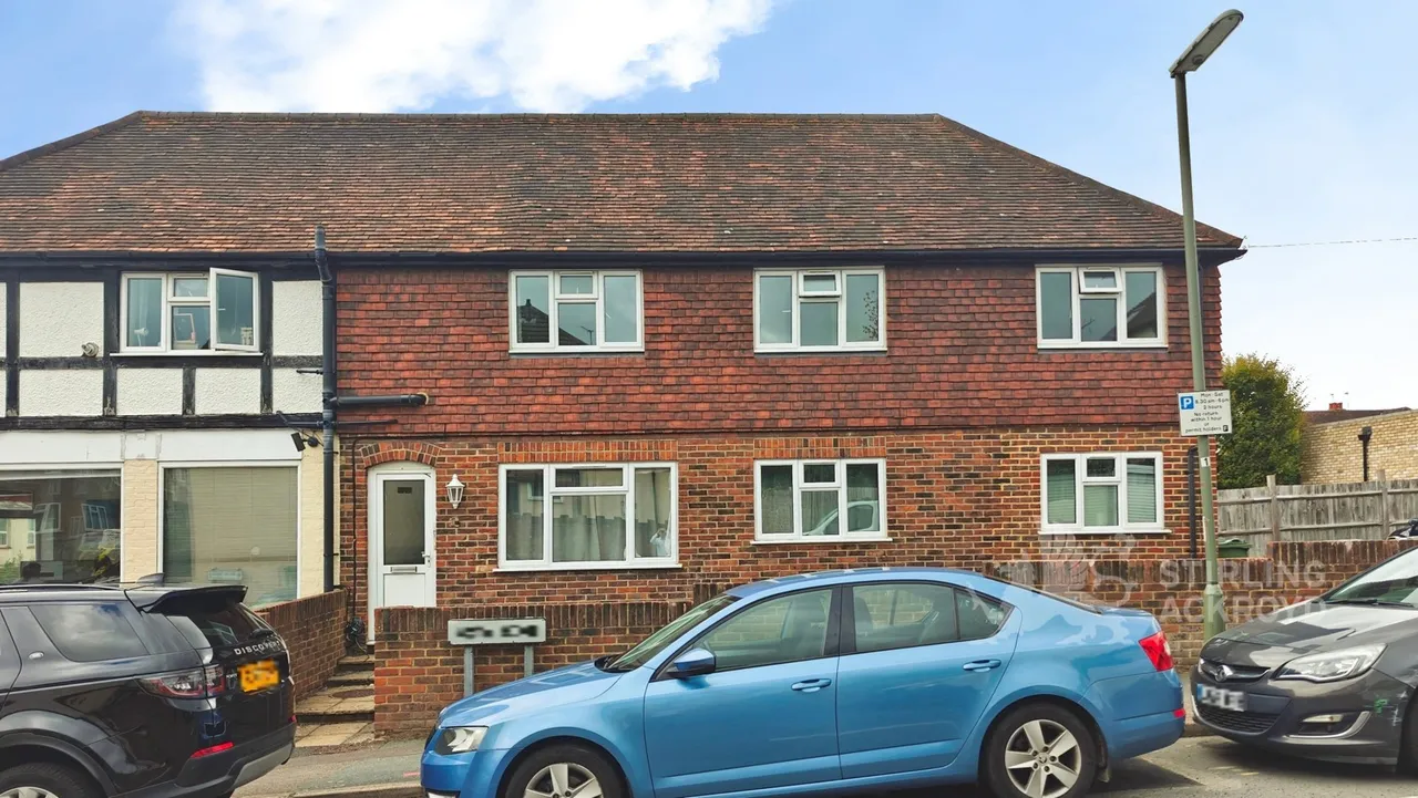 2 bed flat to rent, Madrid Road, Guildford, GU2