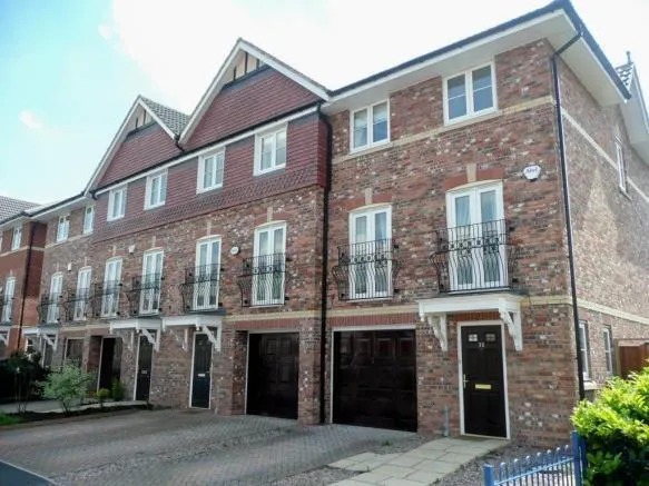 4 bed house to rent — Abbeydale Close; Cheadle Hulme; SK8