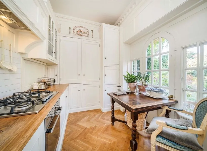 Hook Road, Surbiton, KT6, photo 4