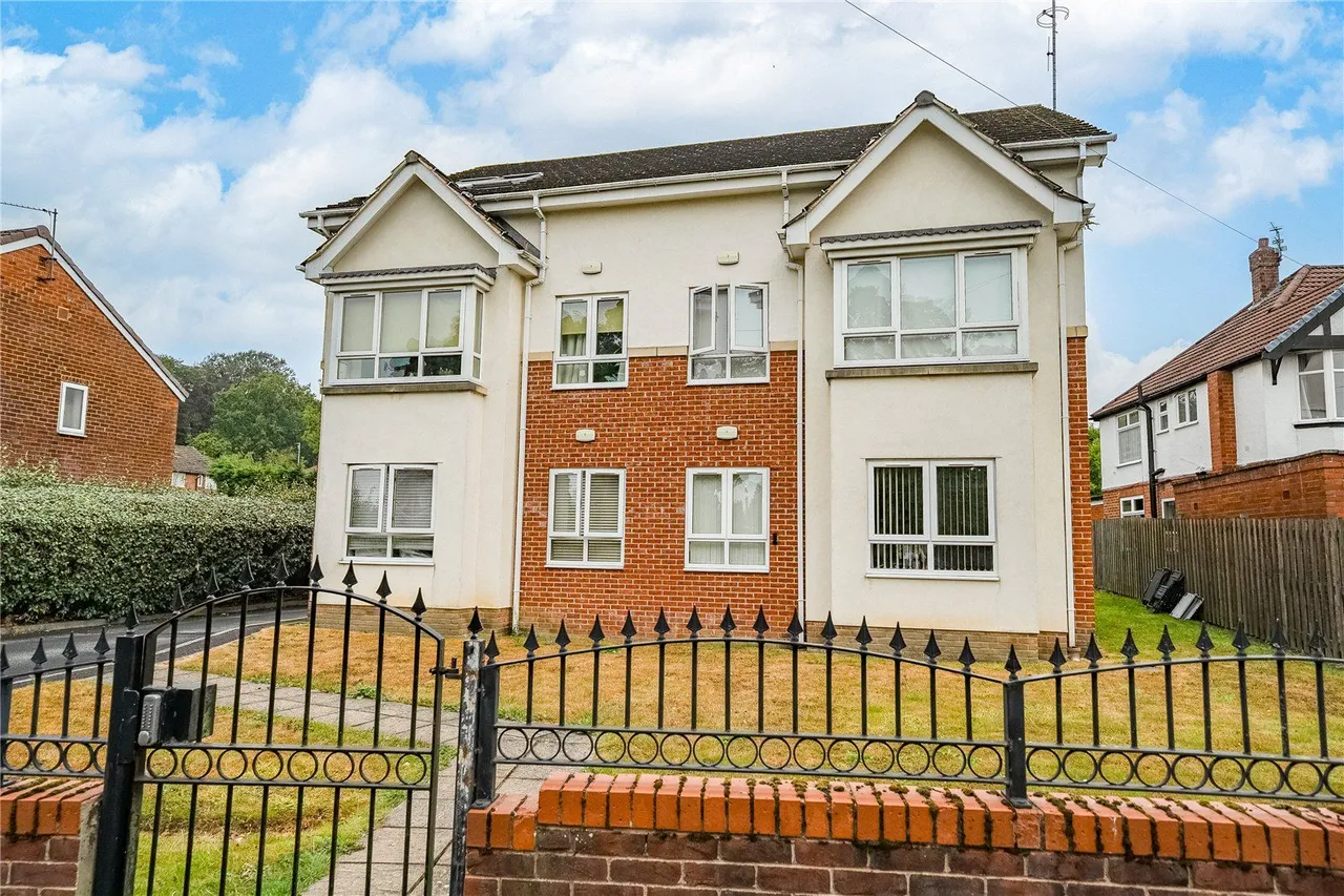 2 bed flat for sale, The Acres, Alwoodley, LS17