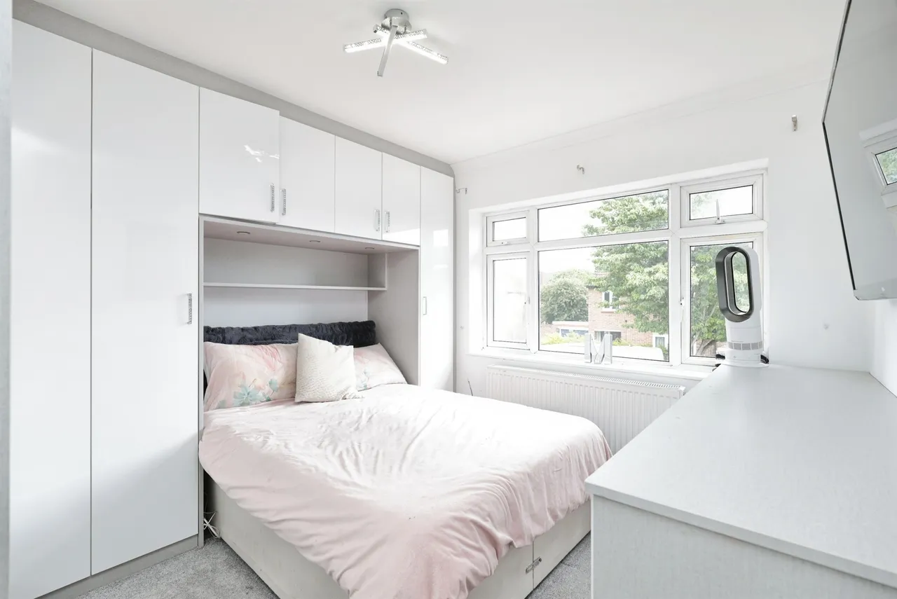 Combe Road, Watford, photo 9