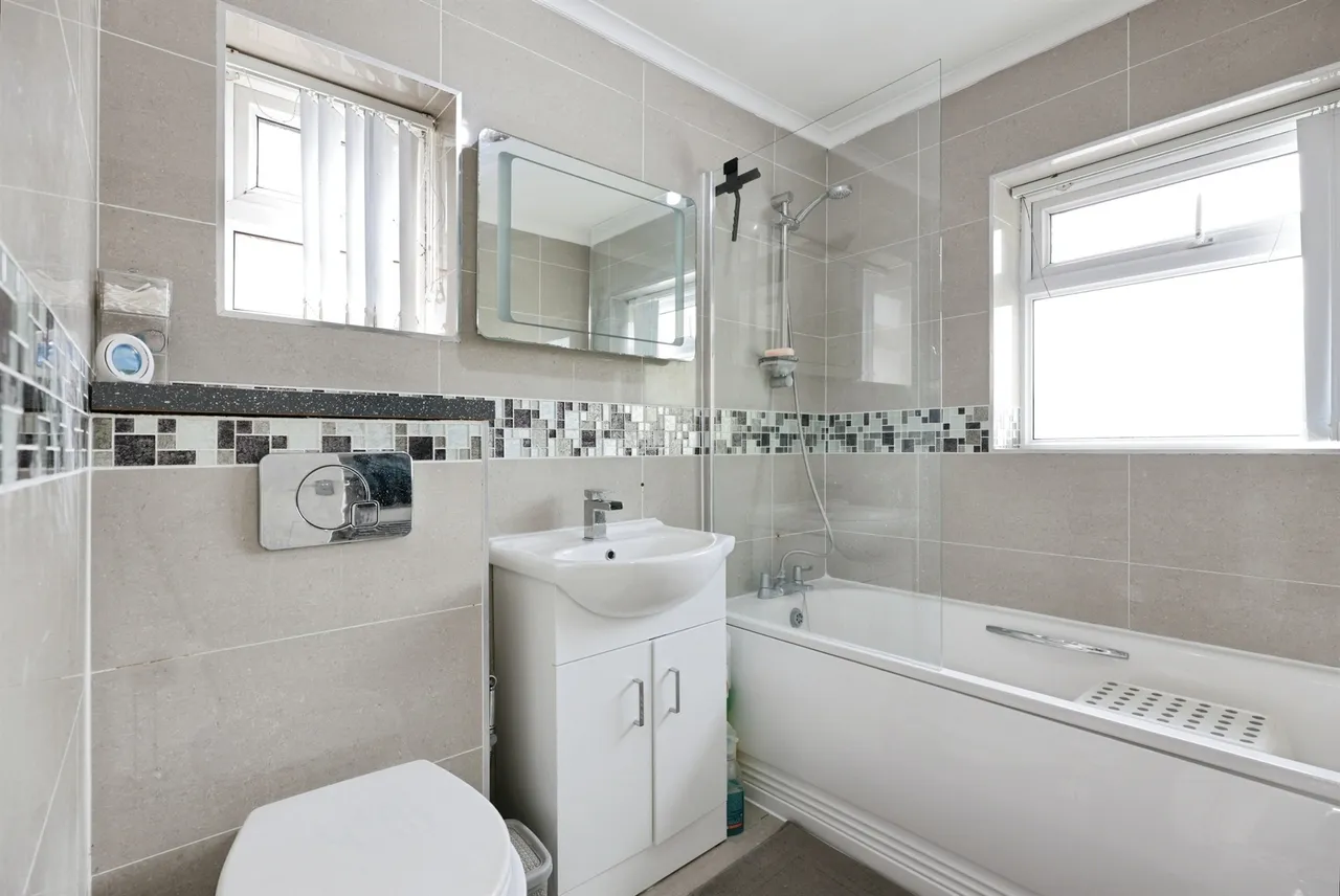 Combe Road, Watford, photo 11