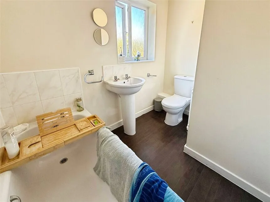 Honeysuckle Road, Witham St. Hughs, LN6, photo 13
