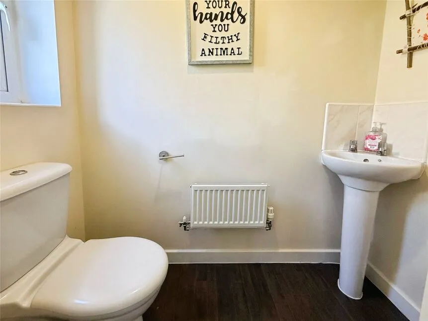 Honeysuckle Road, Witham St. Hughs, LN6, photo 9