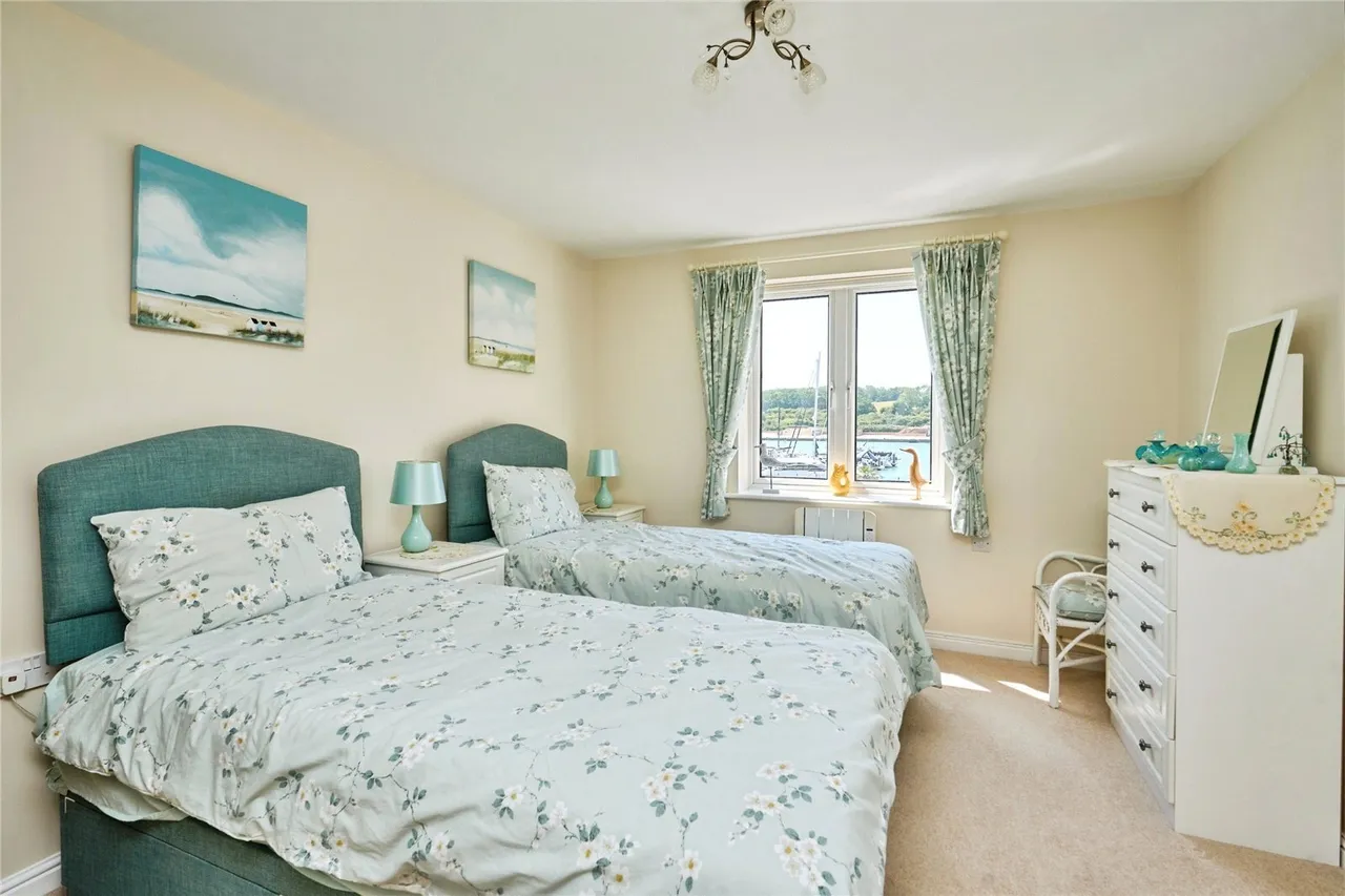 Medina View, East Cowes, PO32, photo 8