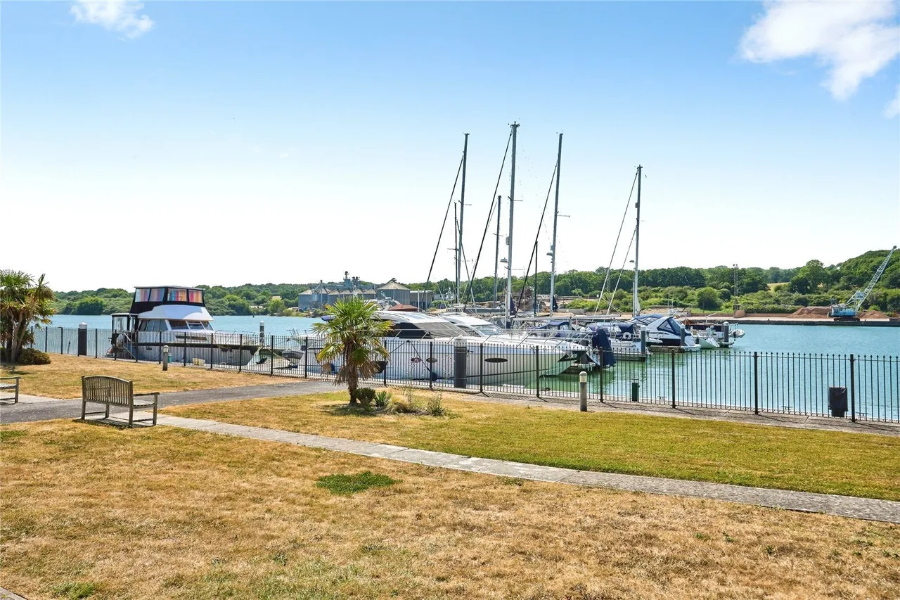 Medina View, East Cowes, PO32, photo 11