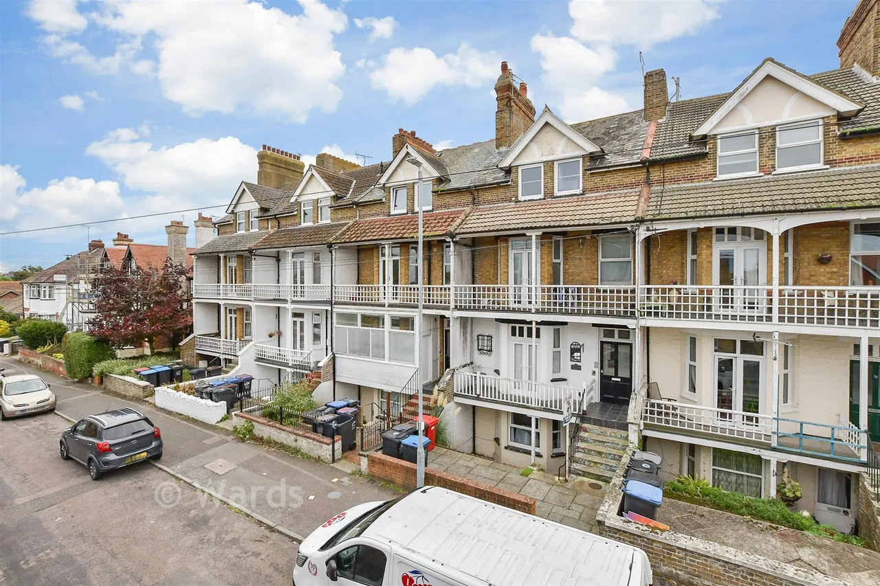 1 bed flat for sale, Cuthbert Road, Westgate-On-Sea, CT8