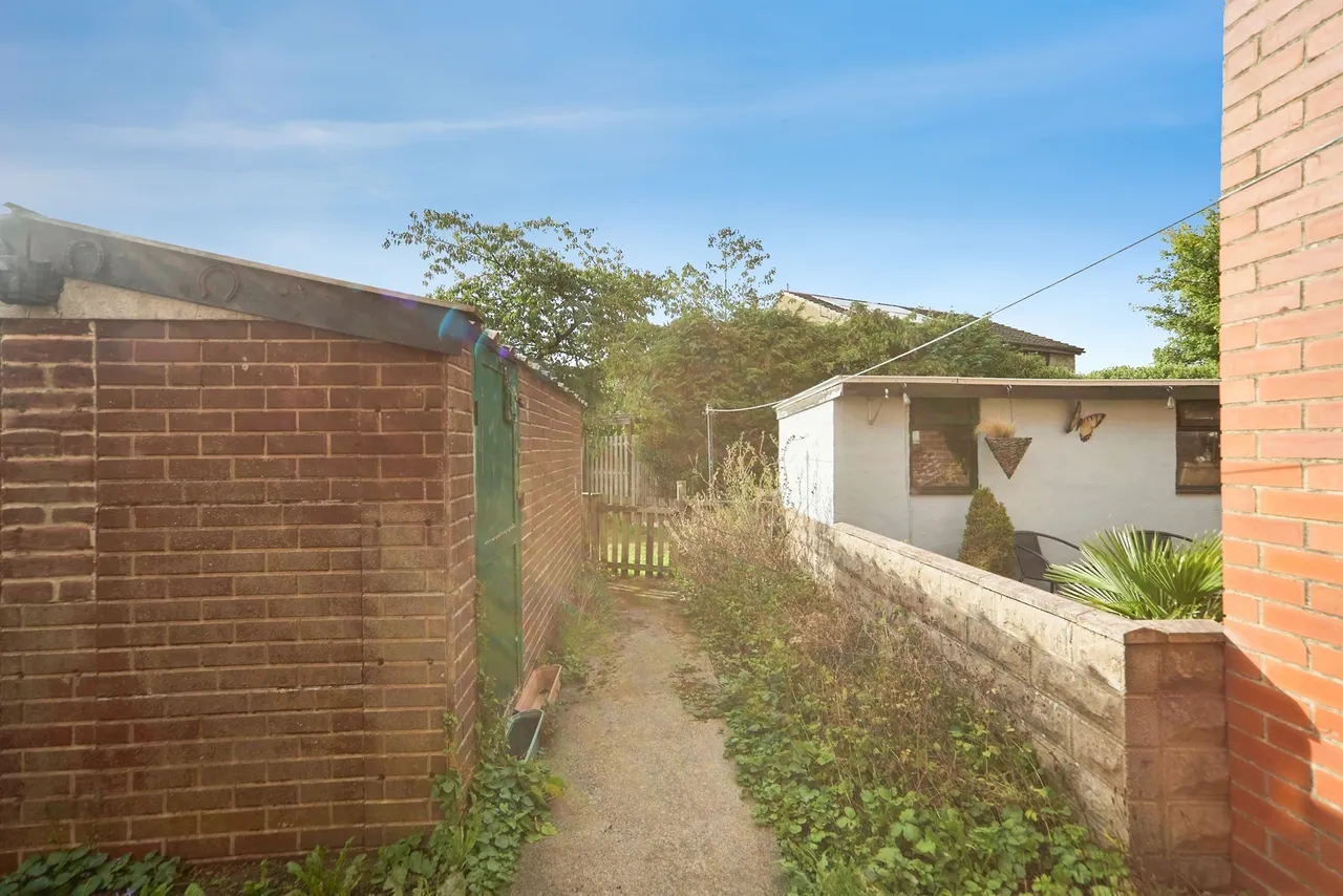 Swincar Avenue, Yeadon, LS19, photo 10