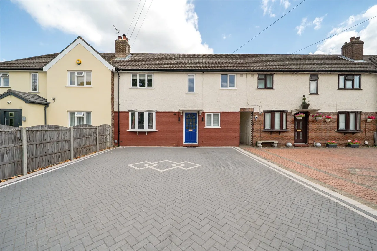 3 bed house for sale — Parkfield Way, Bromley, BR2