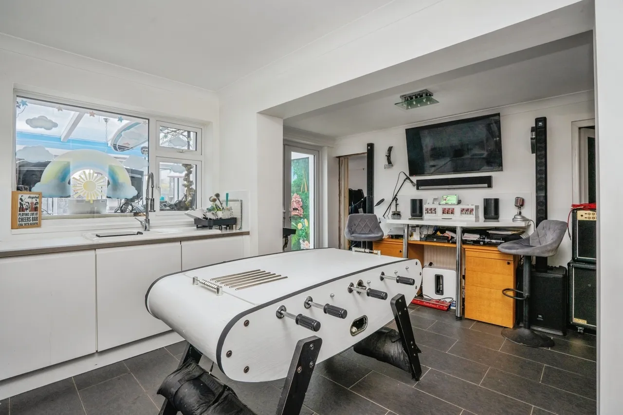 Locksway Road, Southsea, PO4, photo 5