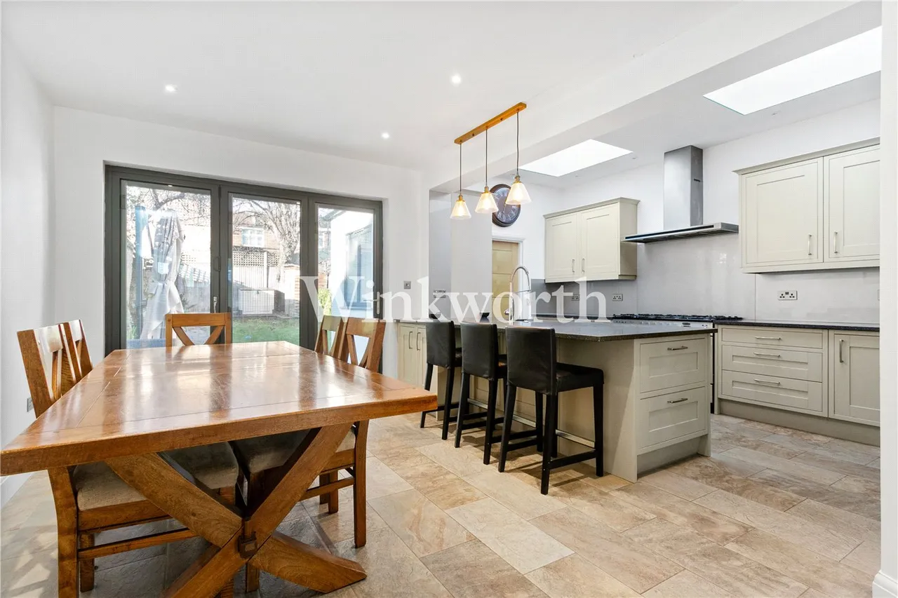 The Grove, London, N13, photo 2