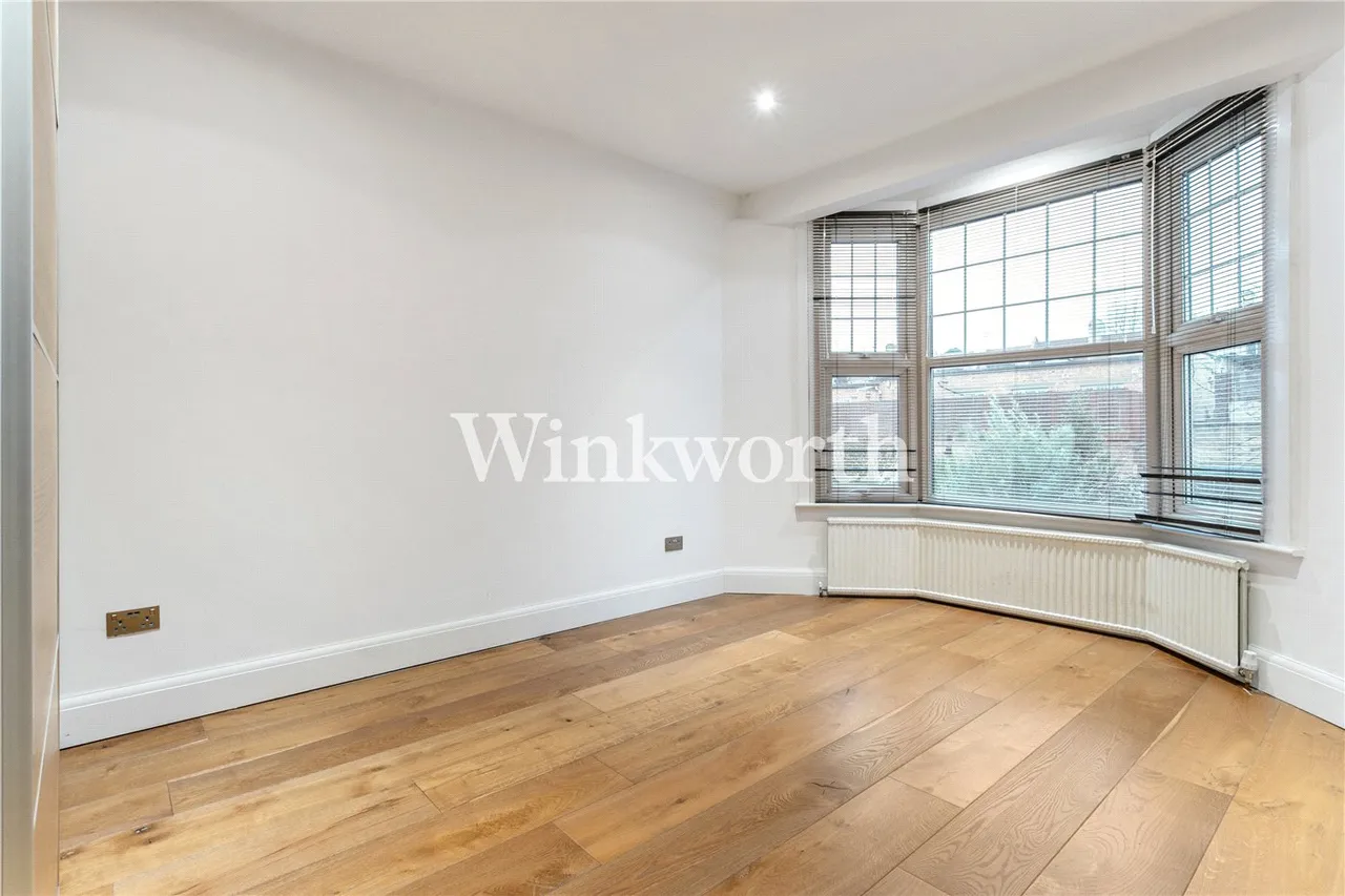The Grove, London, N13, photo 14