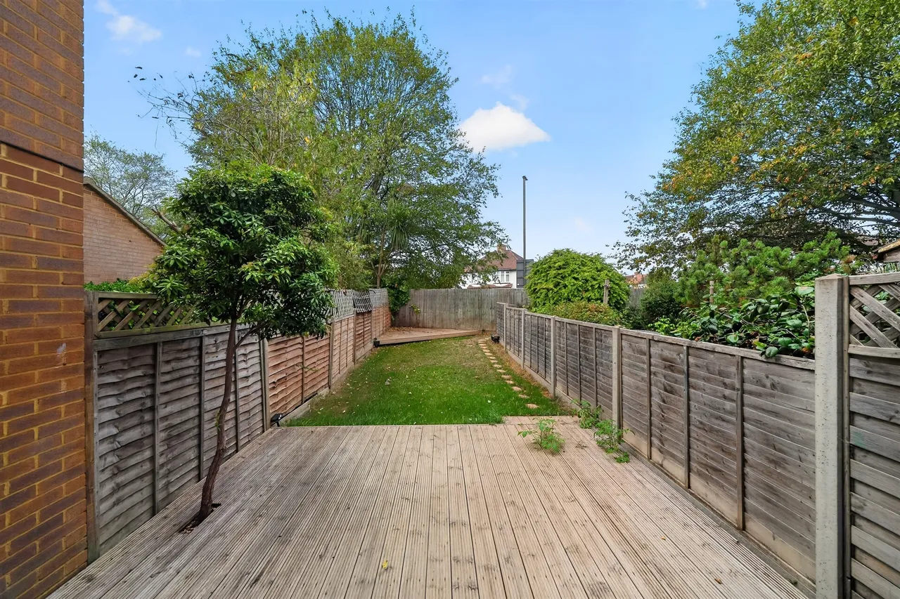 Milton Gardens, Staines-Upon-Thames, TW19, photo 11