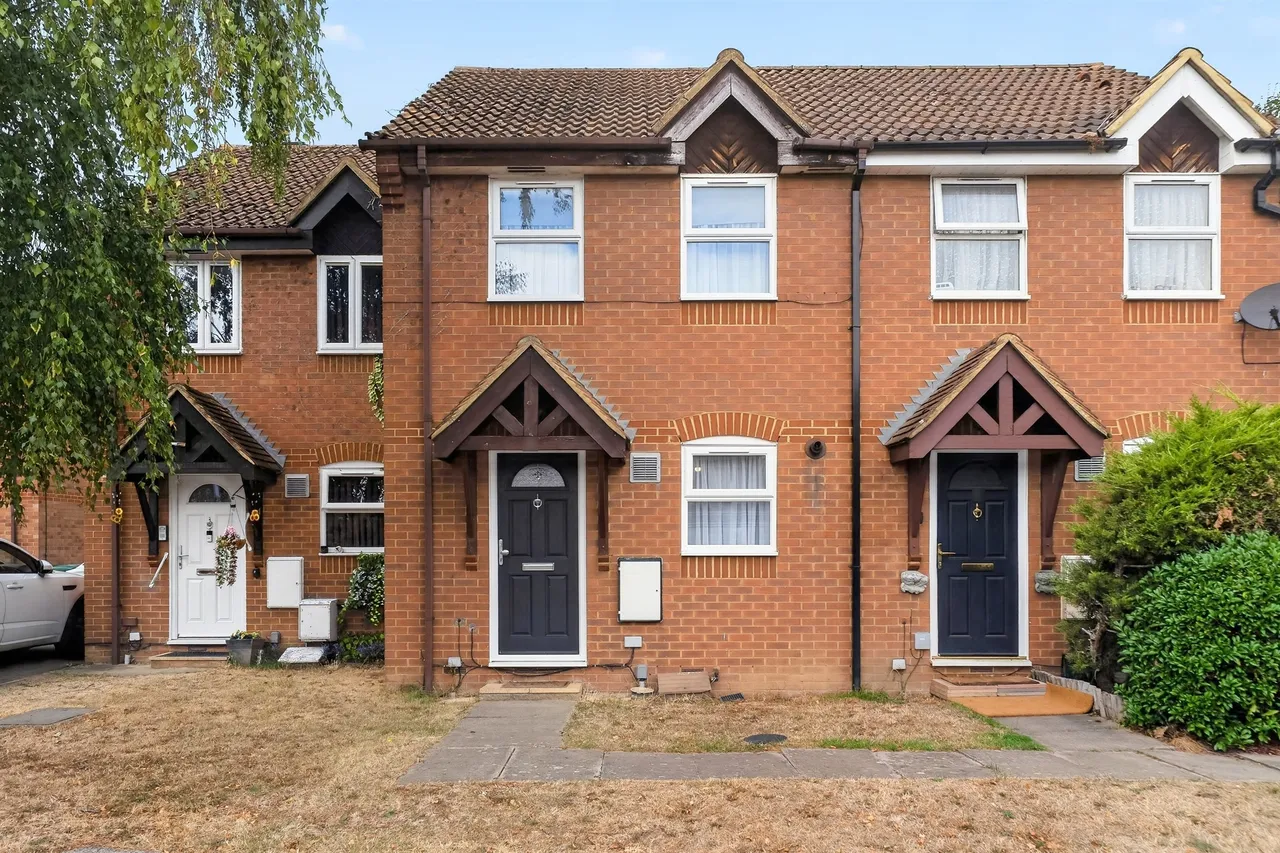 2 bed house for sale, Milton Gardens, Staines-Upon-Thames, TW19