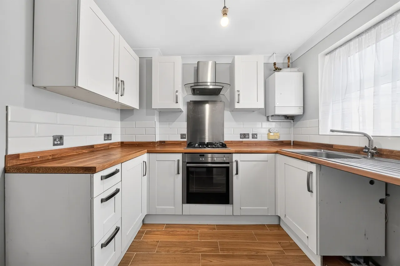Milton Gardens, Staines-Upon-Thames, TW19, photo 4