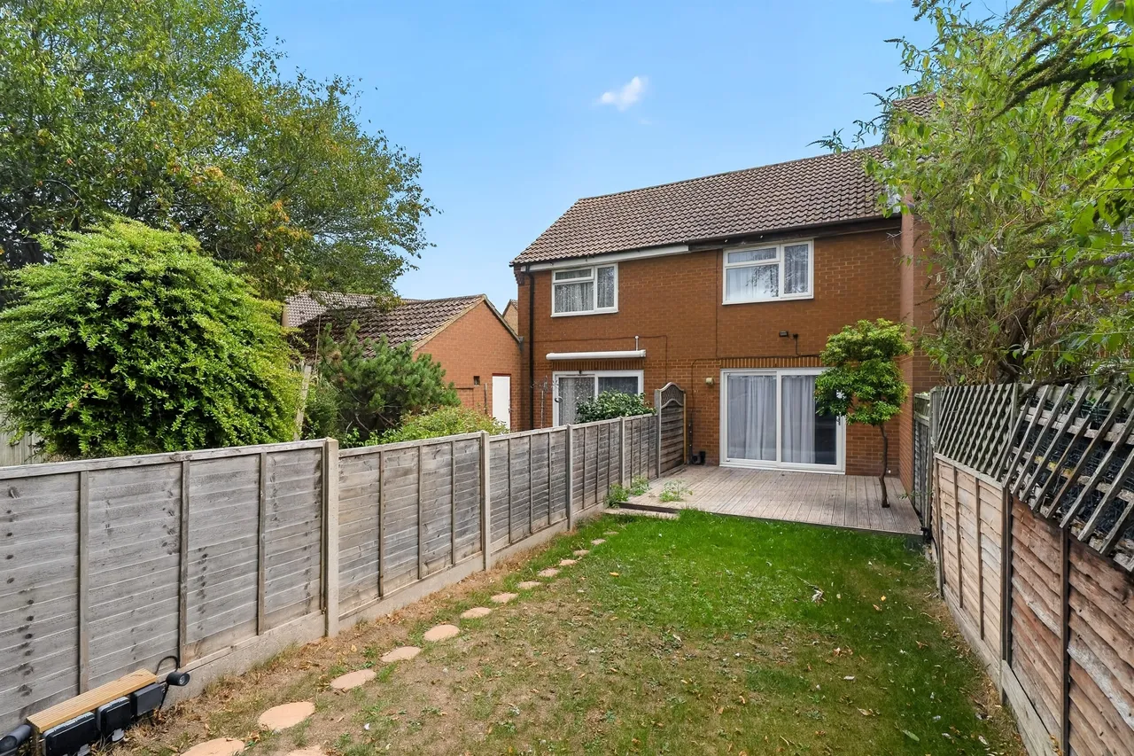 Milton Gardens, Staines-Upon-Thames, TW19, photo 10