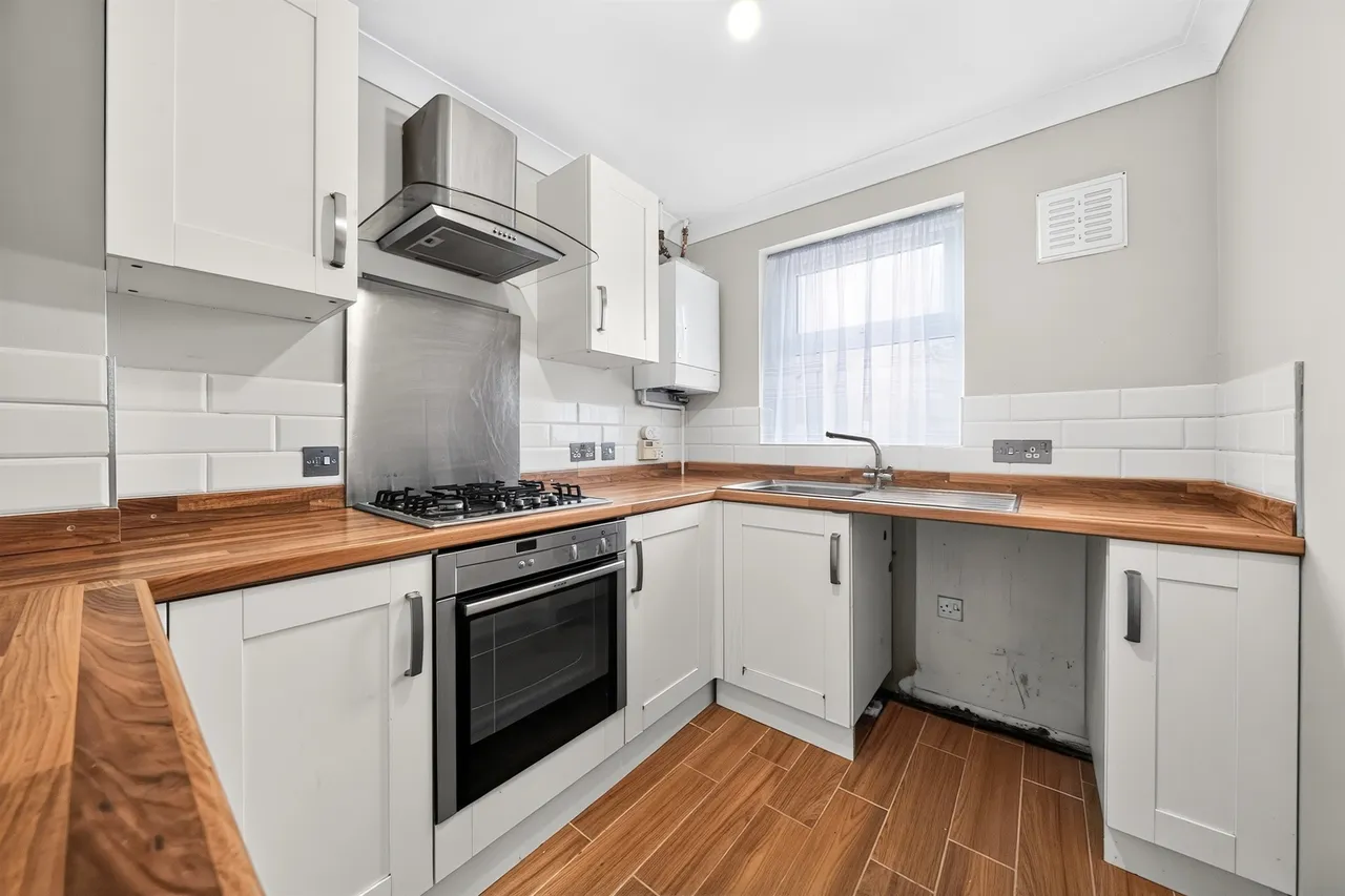 Milton Gardens, Staines-Upon-Thames, TW19, photo 5